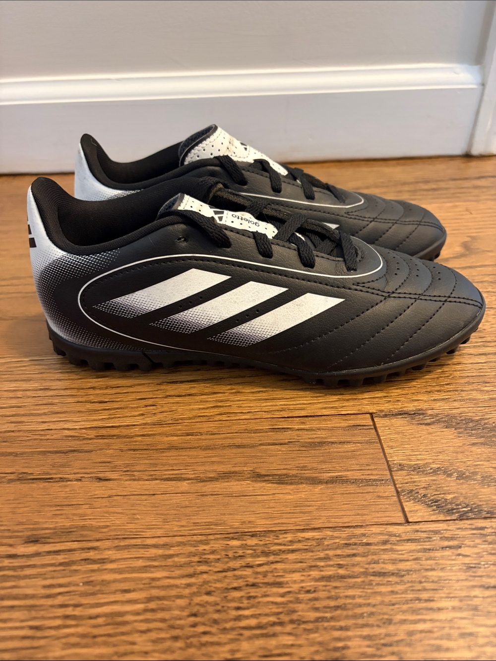 Big Boys Adidas Turf Shoes - Picture 2 of 5